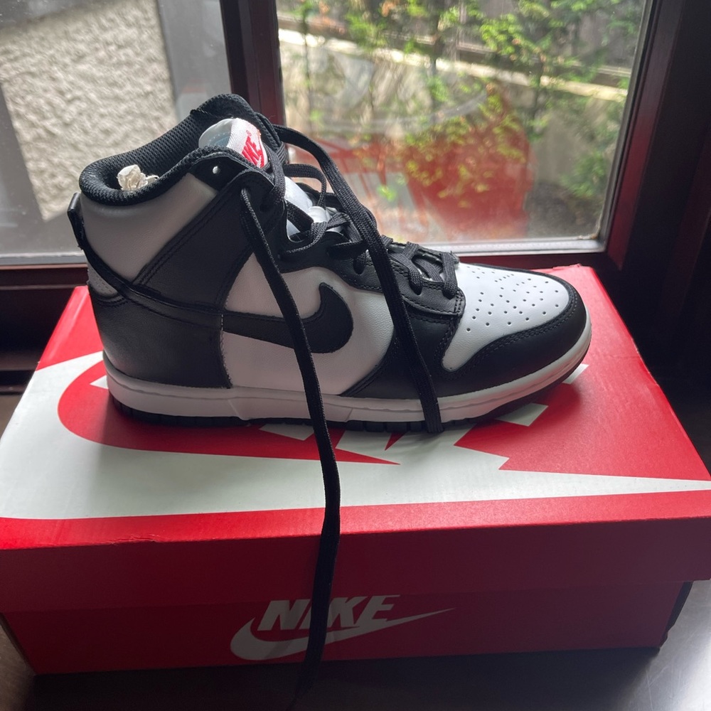 W Nike Dunk High size 6.5 new